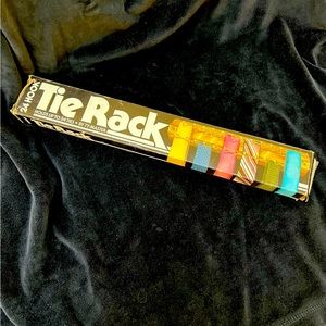 Tie Rack by Ty-Master. Holds up to 24 ties. Vintage, Brand New